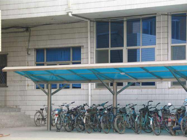 陽光板車棚